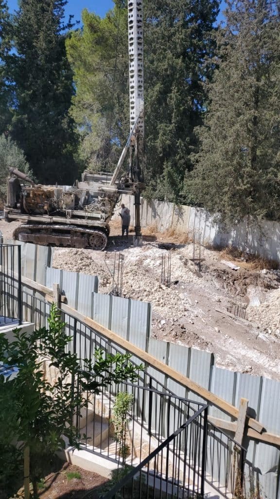 קידוח יסודות בית ביער